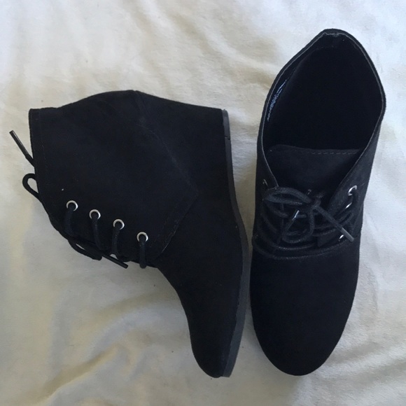 Black wedge heel booties, size 8 - Picture 2 of 13